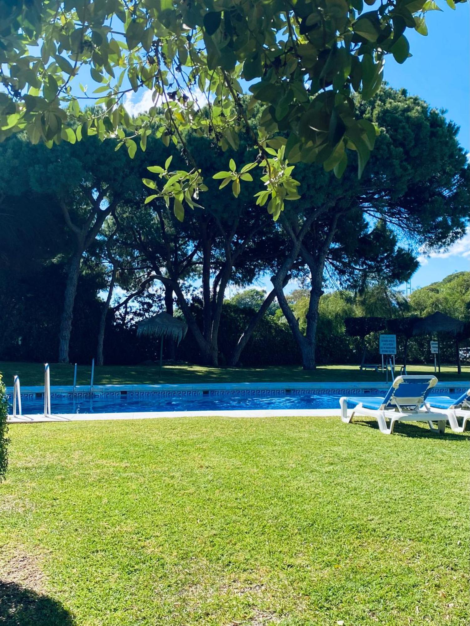 Luminoso Apartamento Para Dos Personas En Cabopino Marbella Bagian luar foto